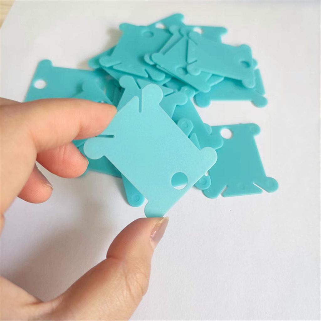 50 Pieces Plastic Floss Bobbins 1.37x1.49in Embroidery Thread Winder Plastic Thread Bobbin for Sewing Thread Storage