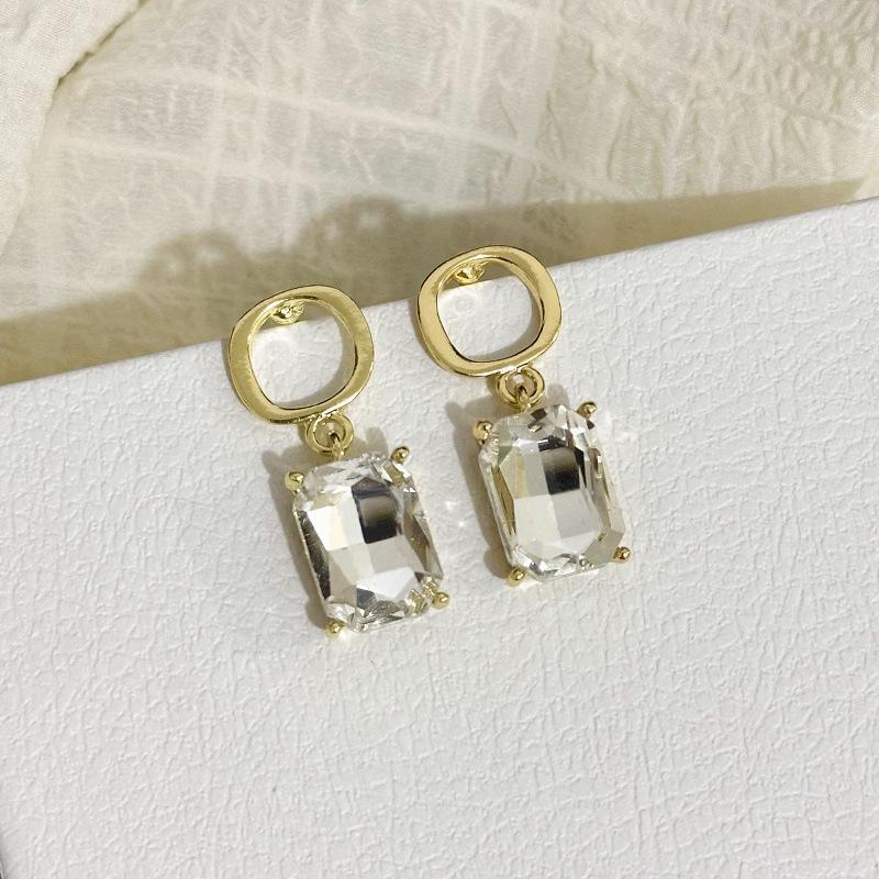 Элегантные квадратные серьги-гвоздики с кристаллами 2025 года - Французский ретро-стиль Гонконга белый