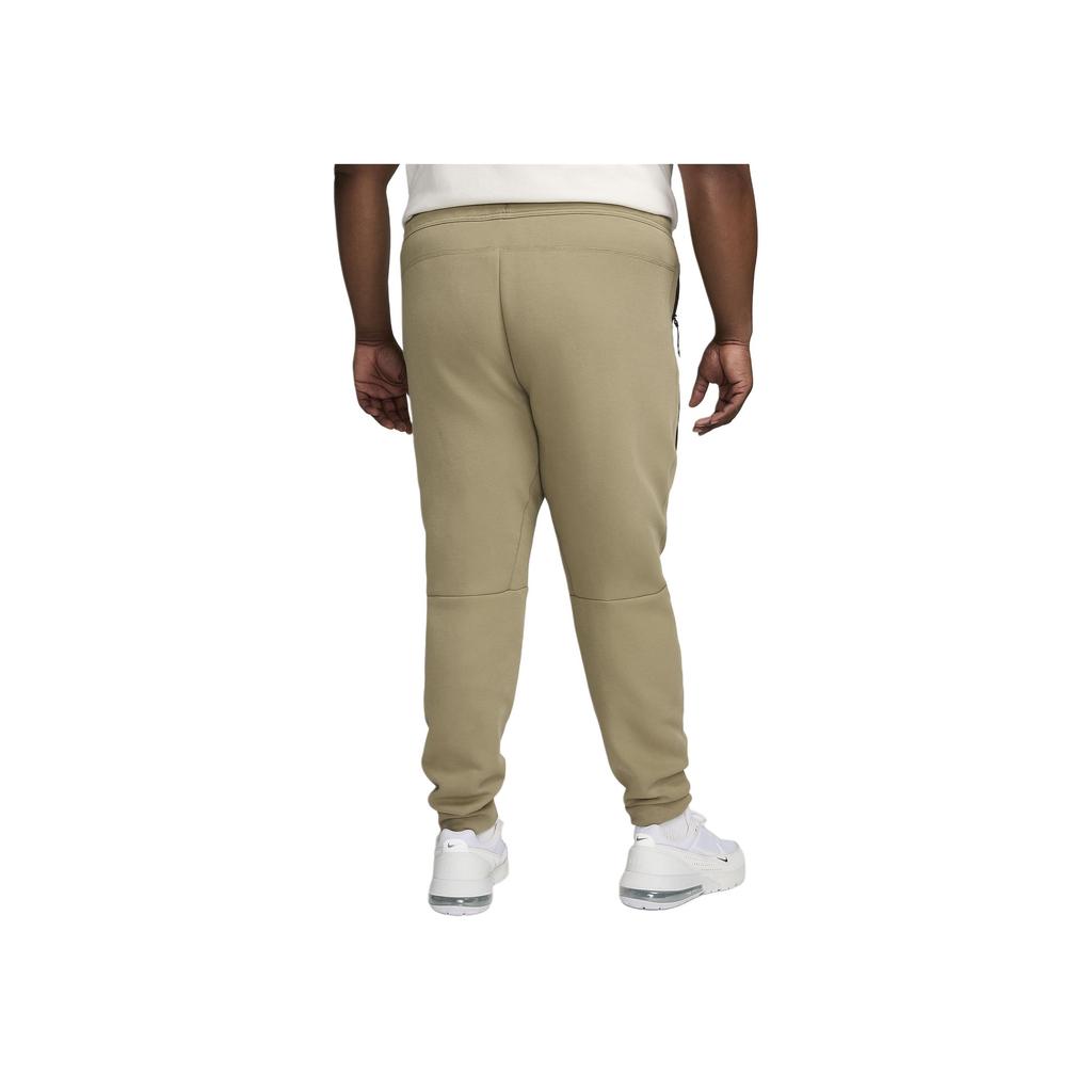 Nike Pantaloni Jogger Sportivi Tech Fleece Monocolore Leggeri Morbidi Vestibilità Slim Uomo Fondo Oliva FB8002-277