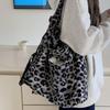 New Simple Leopard Print Bag for Women Versatile Commuting Large Capacity Shoulder Bag for Students To Attend Class for Mother and Child Tote Bag