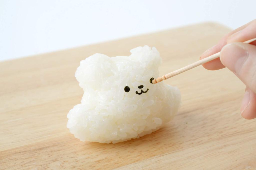 Ernest Character Bento Easy Cutting Shape and Onigiri a favorite brand of major restaurants (Onigiri Mold) (Pyokon Kumanyan) A-77076,