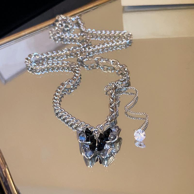 Titanium Steel Acacia Bean Pendant Clavicle Choker - Simple and Elegant Korean Style Necklace.