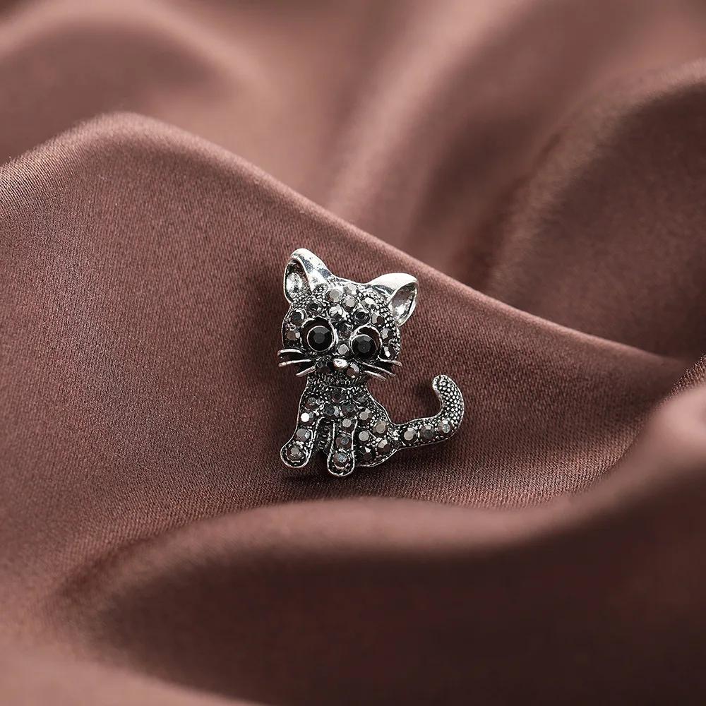 Trendy Full of Rhinestone Small Cat Brooches for Women Unisex Animal Pins Casual Party Accessories Gifts