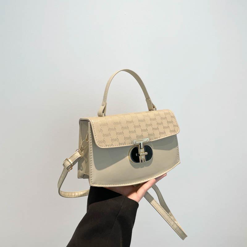 

Простой замок текстуры 2025 трендовый дизайн модное сочетание цветов текстура косой через плечо портативная маленькая квадратная сумка женская хаки