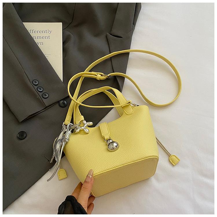 Korean High-end Sense Simple Niche Handbag Women's 2025 Summer New Versatile Lychee Pattern Messenger Bucket Bag