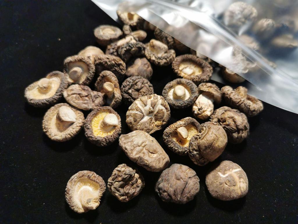 Yunnan Specialty Dried Shiitake Mushrooms, Four Seasons Premium Choice, 250g.
