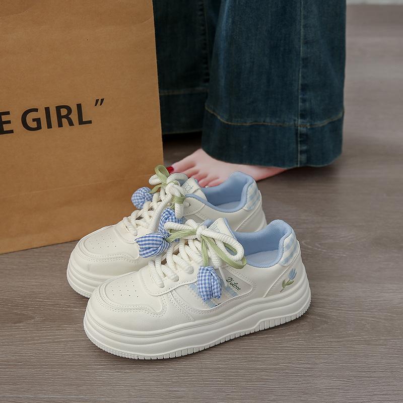 2025 new thick-soled heightened Korean version of niche student casual board shoes, white shoes, soft soles are not tired women's shoes