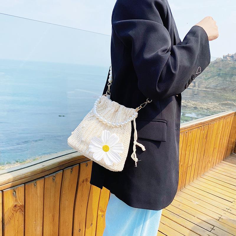 2025 new straw summer beach pastoral handbag, pearl chain small daisy fashion simple shoulder bag