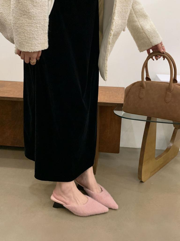 2025 Mao Mao high-heeled slippers women's outerwear niche design sense lamb wool method wedge heel plush bag head half slippers