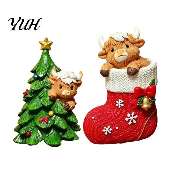 Holiday Tabletop Centerpiece Christmas Highland Cow Stocking Figurine, Xmas Tree Cattle Resin Figurine Statue, Animal Sculpture for Desktop Decoration