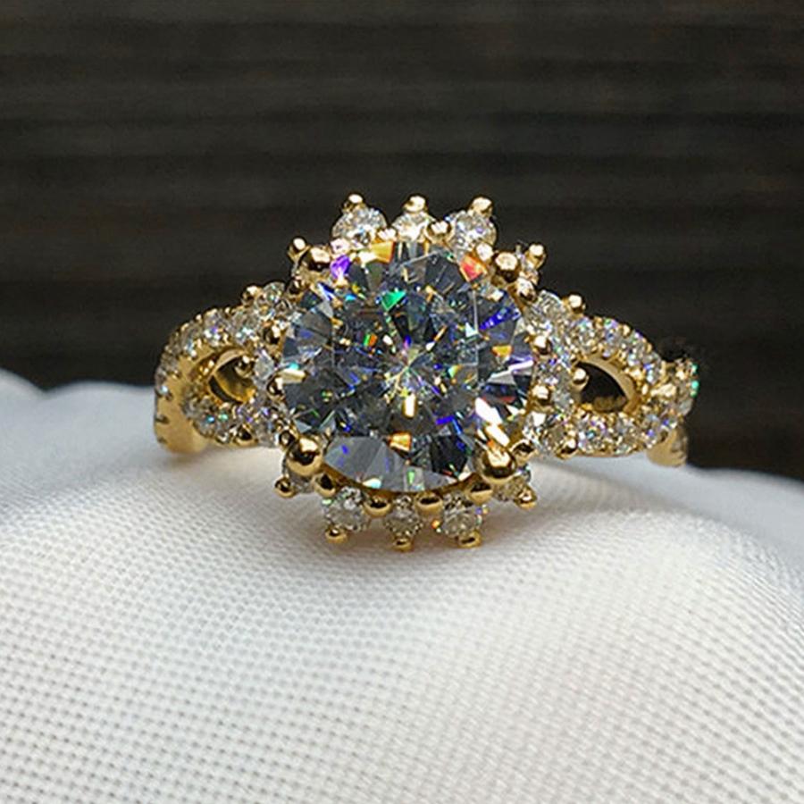 Luxurious silver or gold synthetic cubic zirconia engagement ring Elegant Ladies' Decorative Wedding Jewelry Perfect Valentine's Day Gift