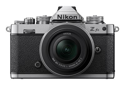 Nikon Spejlløst kamera Z fc objektivsæt NIKKOR Z DX VR Sølv inkluderet enkeltobjektiv 16-50mm f/3.5-6.3 ZfcLK16-50SL
