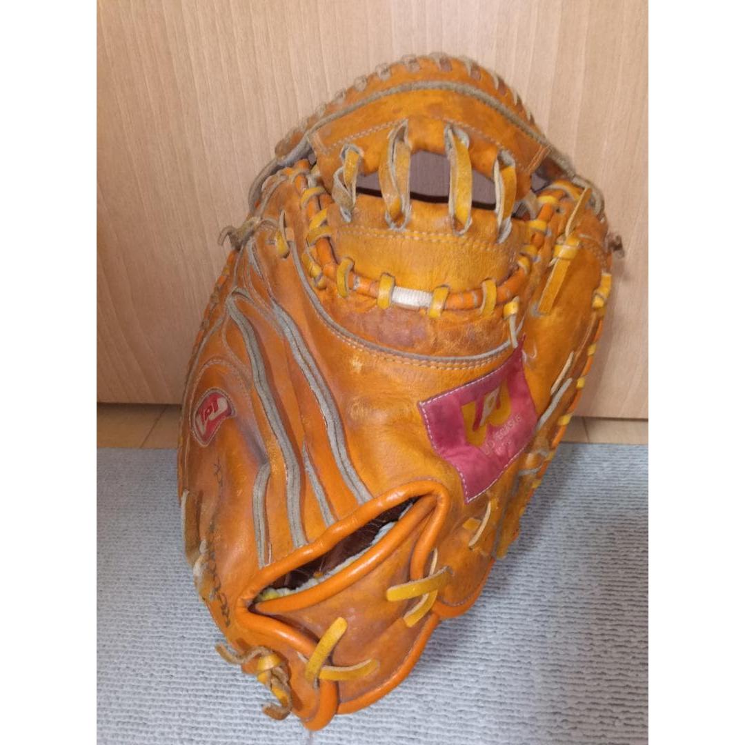 Used Wilson Softball Catcher s Mitt & Armor Set