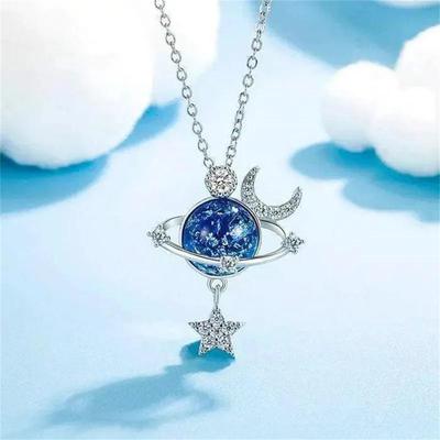 Collier pendentif planète caractéristique avec lune et étoile incrusté de strass, bijoux tendance pour femmes, glamour quotidien et cadeau