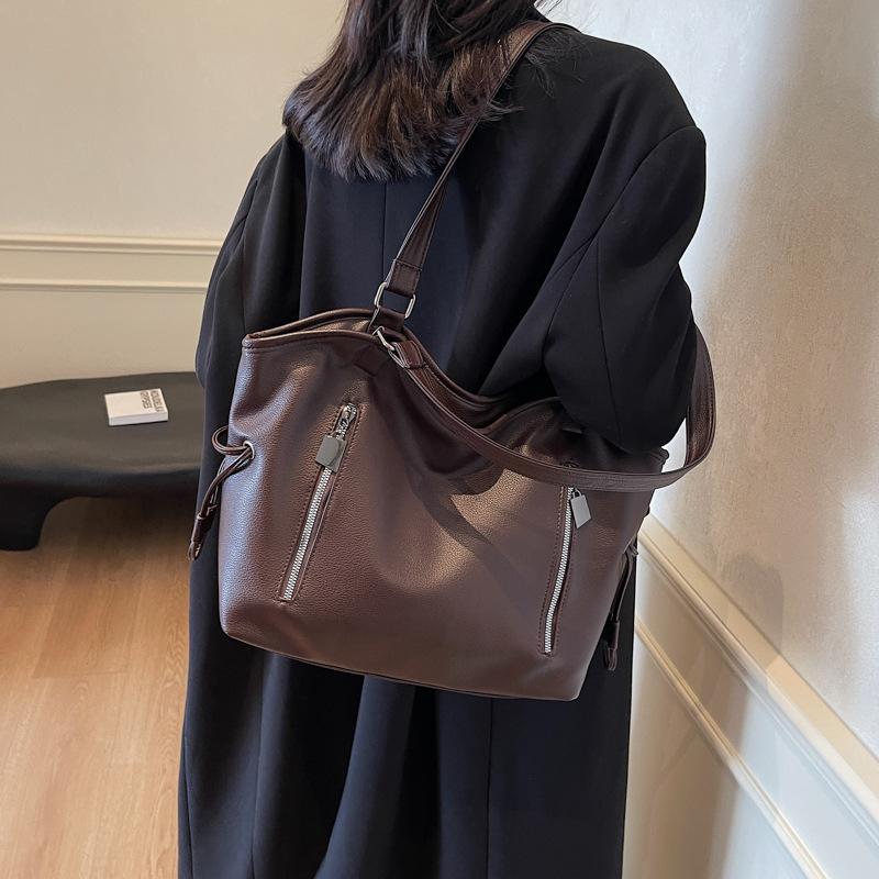 

Сумка большой вместимости женская новая текстурированная из маслянистой искусственной кожи большая сумка в стиле Spice girl сумка-тоут через плечо под мышкой модная сумка-мешок на шнурке 45*14*28 темно-коричневого