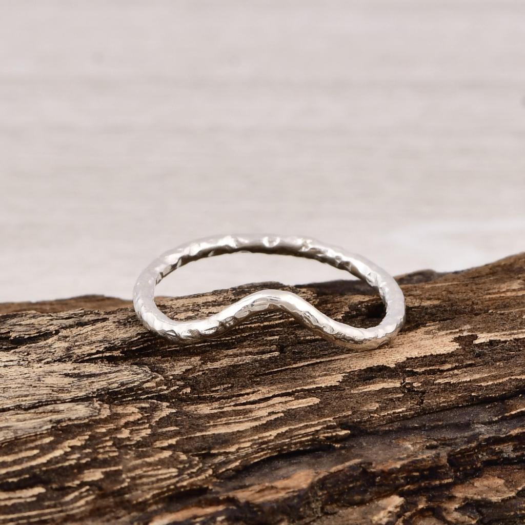 Minimalist Wave Ring 925 Sterling Silver | Curved Stackable Ring | Dainty Hammered Band | Simple Everyday Ring | Gift for Her