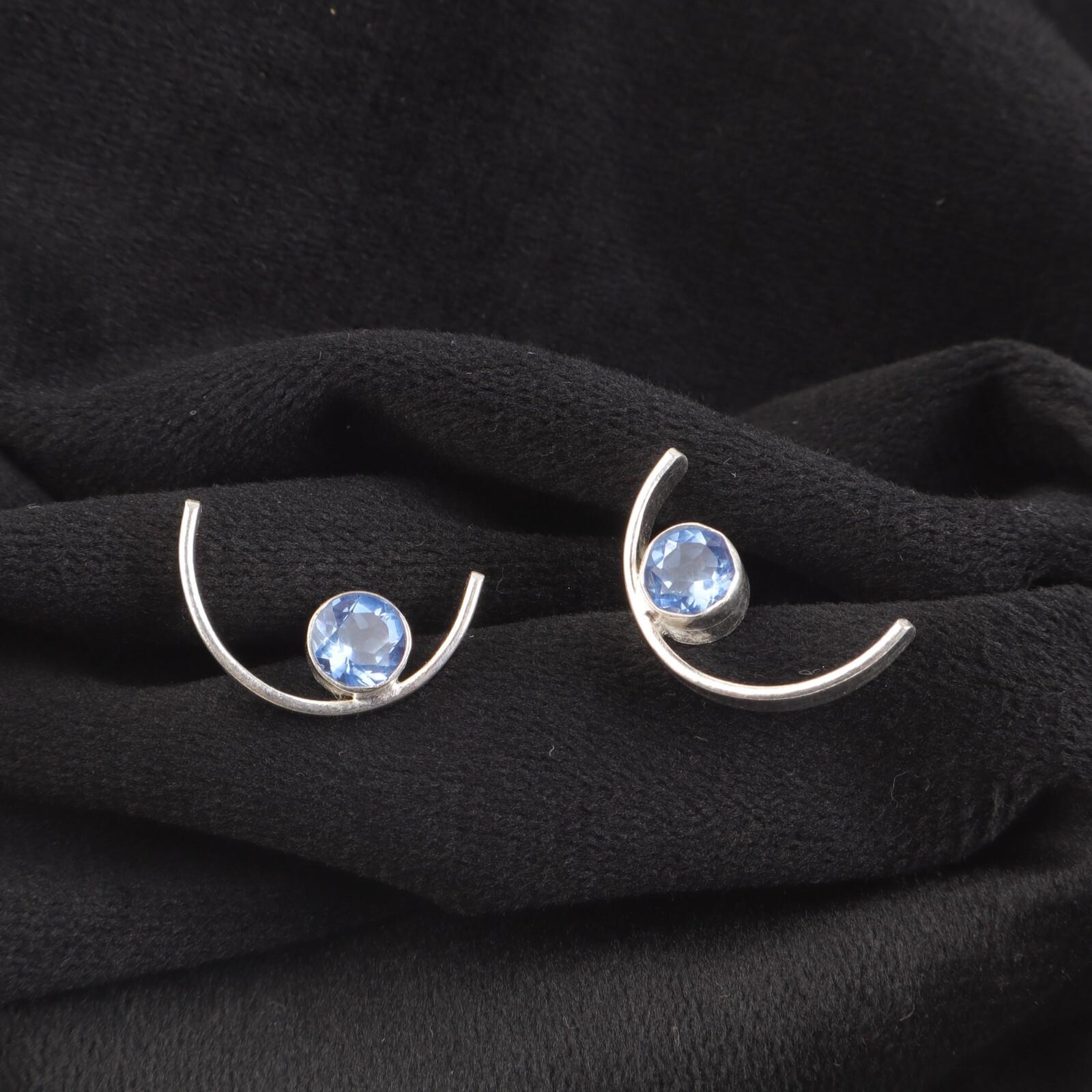 

Круглый камень танзанит чакры третьего глаза, этнические серьги-пусеты из серебра 925 пробы в стиле бохо EE-145-3