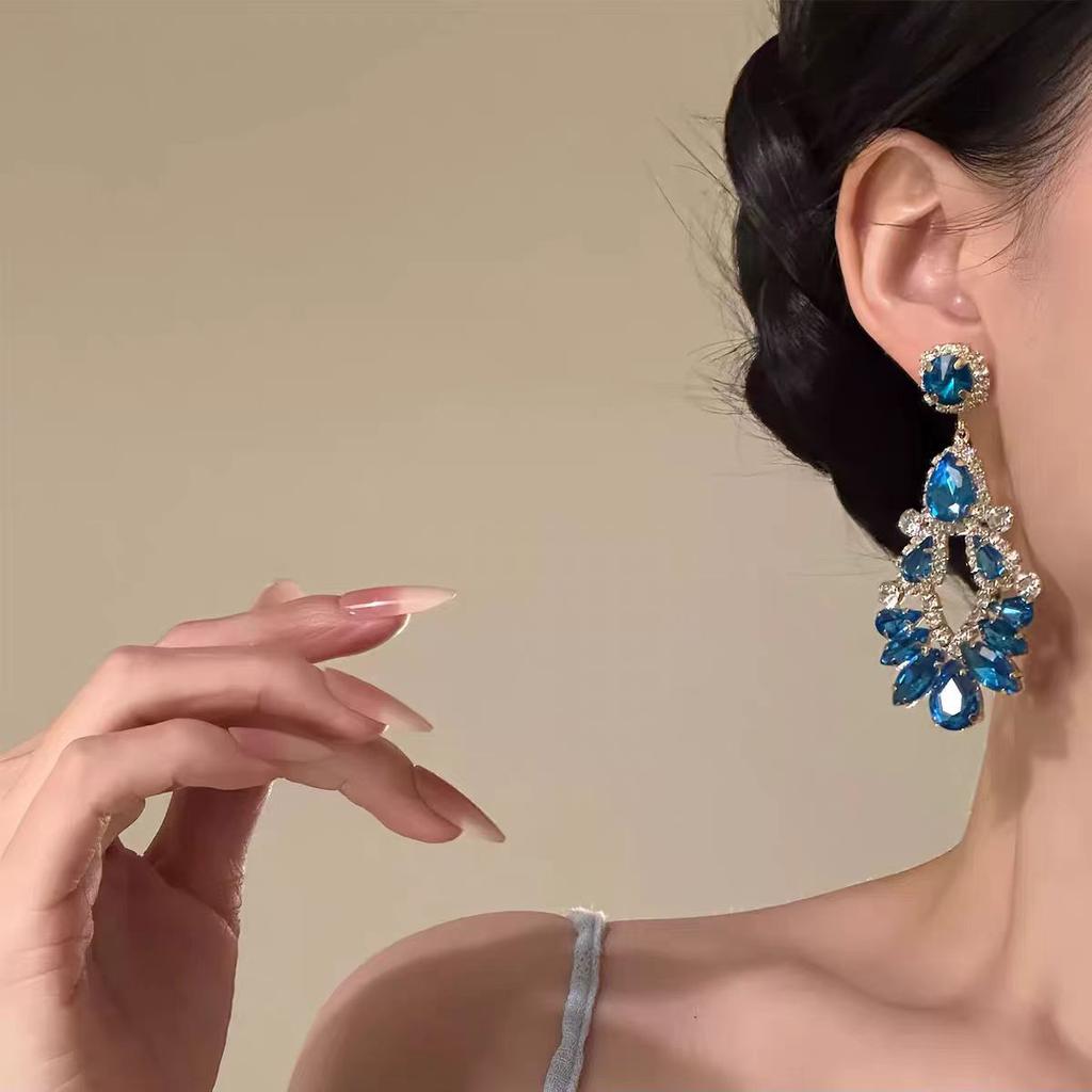 Gone with the Wind~ Ancient Daughter Feeling Blue Flash Diamond Earrings Light Luxury Exquisite Fashion High-end Stud Earrings Dinner Earrings
