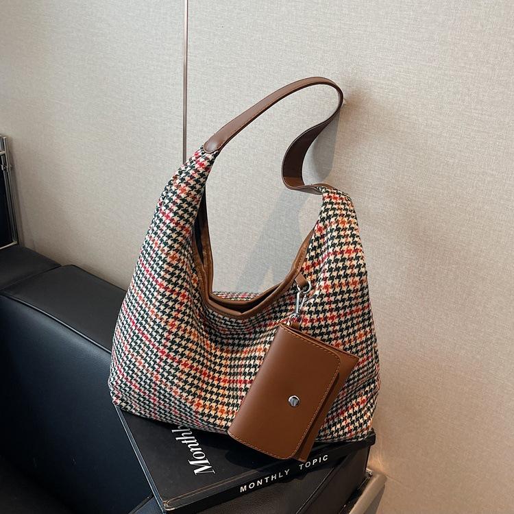 Women's Large Capacity Retro Frosted Shoulder Bag, 2023 Autumn/Winter Collection – Versatile Mother-Child Bucket Style