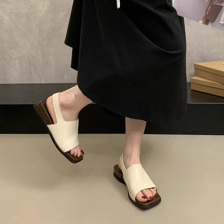 Real soft leather flat bottom with sandals for women's summer wear 2025 new simple and advanced French retro open-toed cool