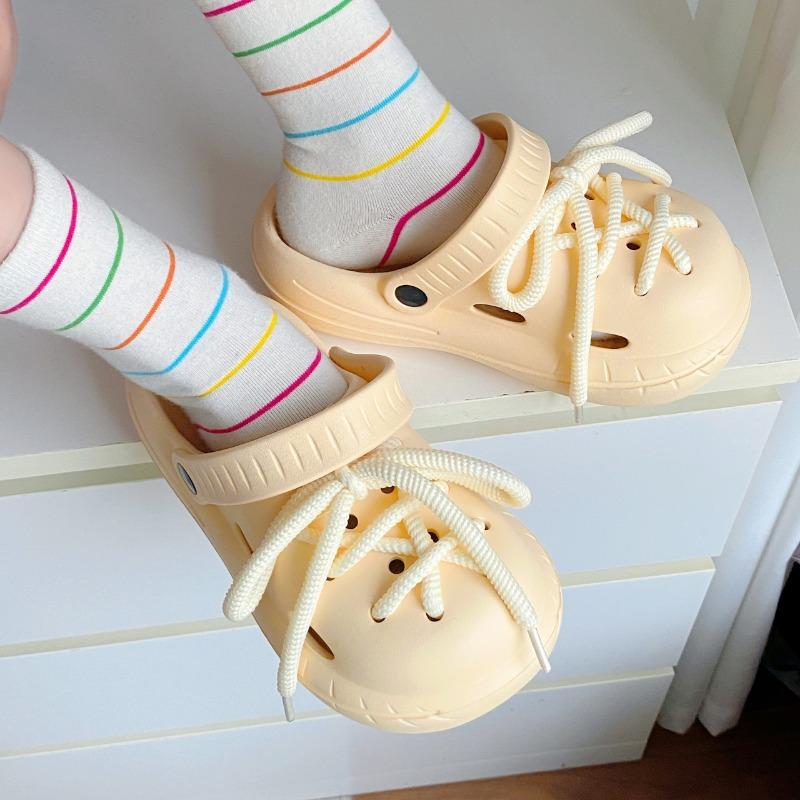 Shit Feeling Hole Shoes for Women's Summer Outerwear 2024 New Versatile Thick Sole Semi Trailer Beach Sandals