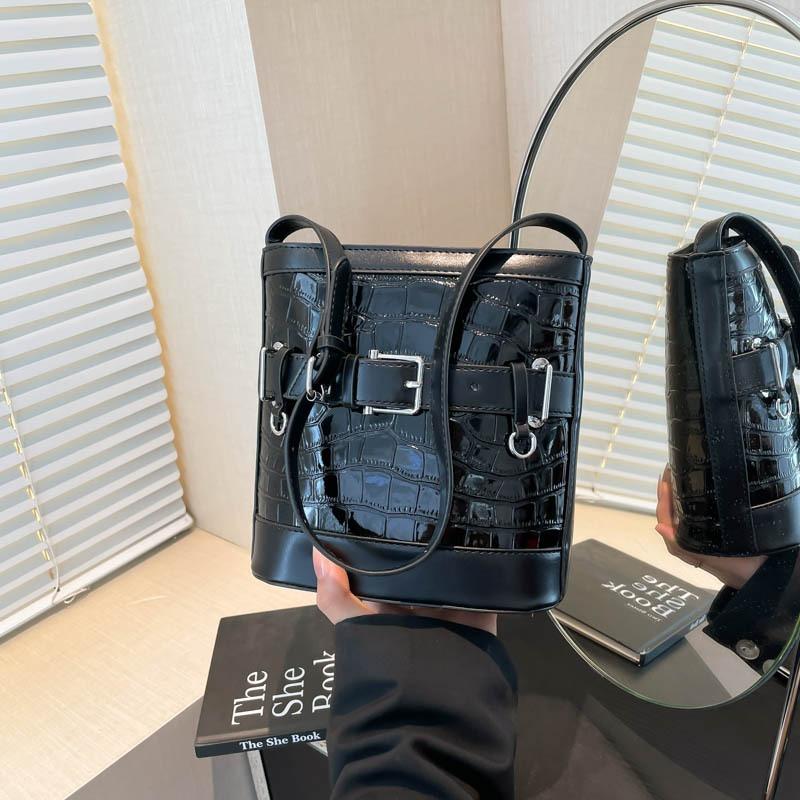 New bag women's bucket bag spring and summer retro niche design crossbody work shoulder bag