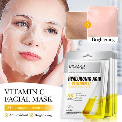 Hydratační a bělící maska ​​s kyselinou hyaluronovou s vitamínem C hydratuje a zvlhčuje pokožku.