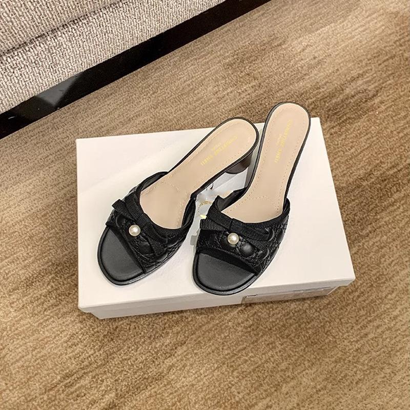 

Su Yinyin s same lady drag~ Imported soft leather sweet pearl bow thick heel slippers women s sandals dinner party 40