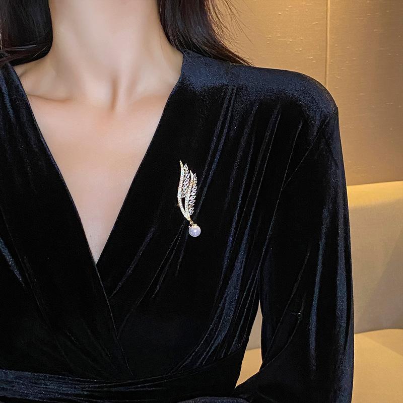 Wheat ear pearl brooch women's high-end luxury anti-light suit products exquisite high-end brooch pin