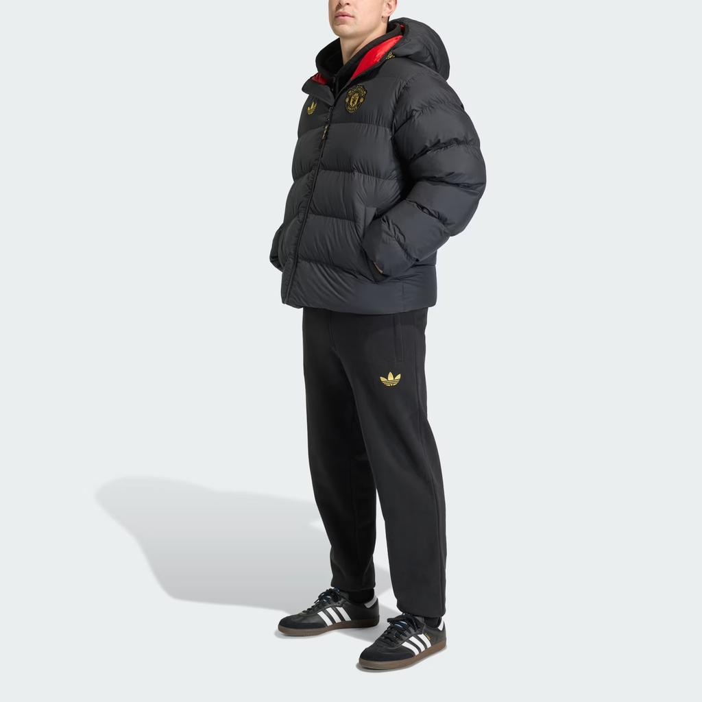 Adidas Originals Manchester United Kulturelle Geschichte Gesteppte Jacke Limitierte Auflage Jahr des Pferdes CNY Neujahrs Kollektion Herrenjacke JM5567