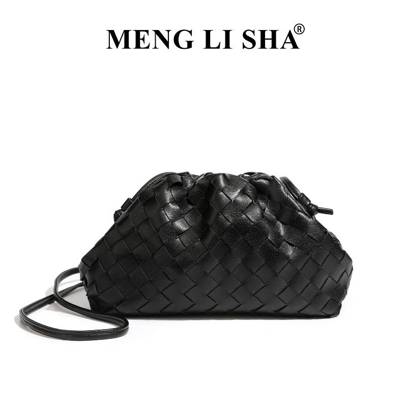 2 New fashion woven cloud dumpling bag commuter hand dinner bag shoulder messenger clip bag чёрный