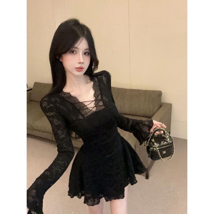 2025 Yujie Schwarzes Spitzen-Schlankheits-Hüftbetonendes Kurzes Kleid für Damen - Frühherbstkollektion
