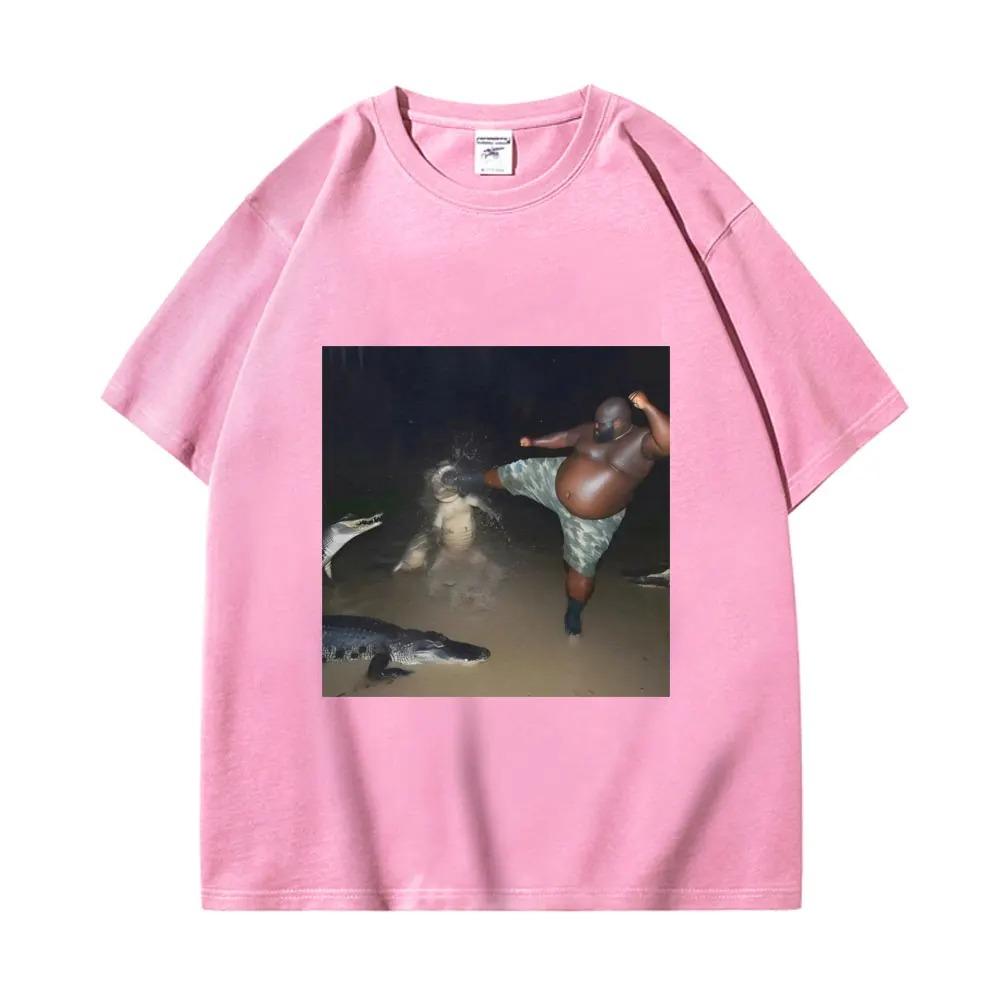 Man Kick Alligator In Swamp Funny Viral Meme Graphic T Shirts Fashion Vintage Short Sleeve T-shirt Unisex Casual Cotton T-shirts