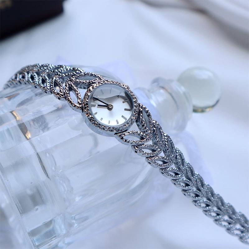 Light Luxury Bracelet Watch Medieval Exquisite Simple Diamond Inlaid Antique Watch Hollowed out Carved Flower Watch
