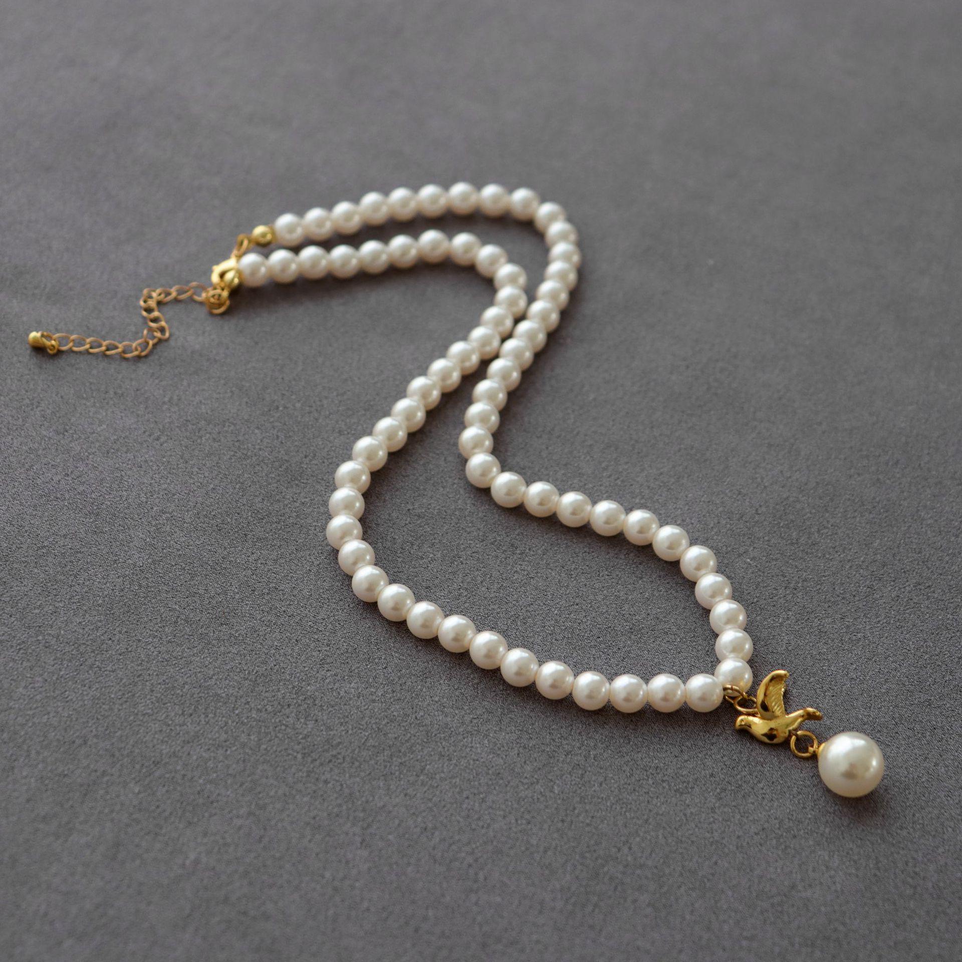 

Free Bird Pearl Necklace: Elegant Simple Pearl Pendant Chain for Women