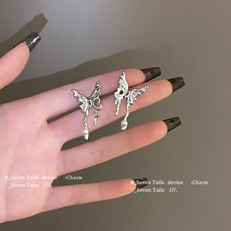Dark Fashion Spicy Girl Butterfly Pearl Earrings - Trendy Hollow Design for Women