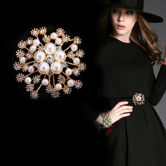 Women Brooch Snowflake Shape Rhinestone Faux Pearl Decor Anti-slip Wear-resistant Suit Coat Collar Hat Scarf Decoration