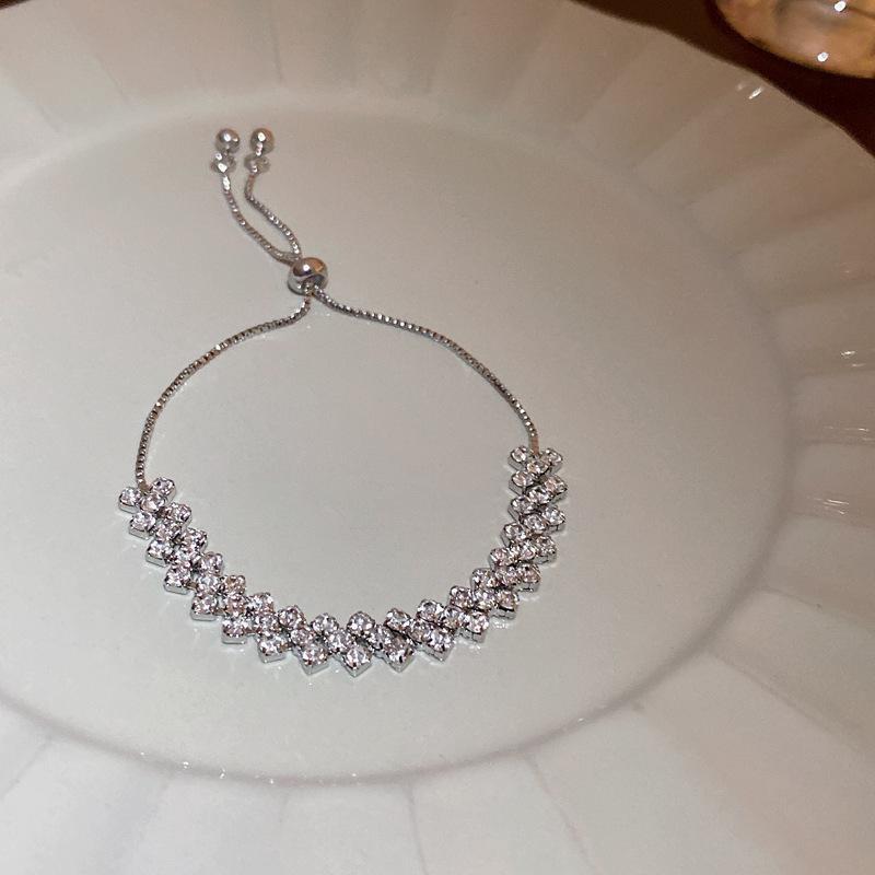 Gold-Plated Zircon Mother-of-Pearl Floral Bracelet: Elegant Luxury Design Jewelry