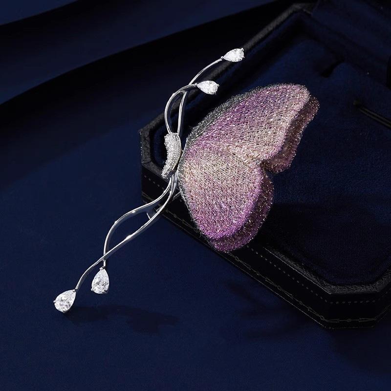 The First Butterfly Brooch Is A High-end Women's Exquisite Embroidered Butterfly Brooch with A Niche and High-end Design Sense