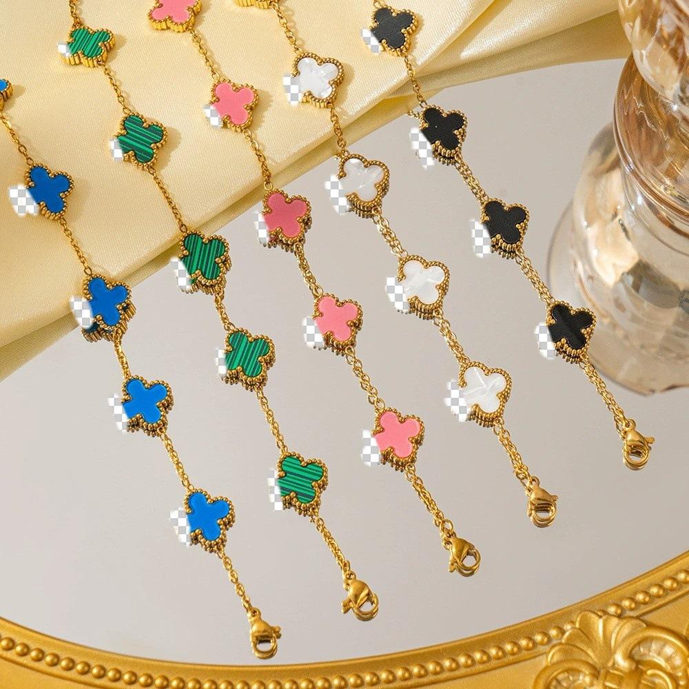 Vierblättriges Kleeblatt Armband Ein leichter Luxus und hochwertiges Damen Schmuck Accessoire Ein modisches Armreif für Damen