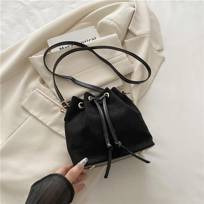 

Today s popular bags, women s summer new trendy fashion casual shoulder bags, commuter messenger bucket bags