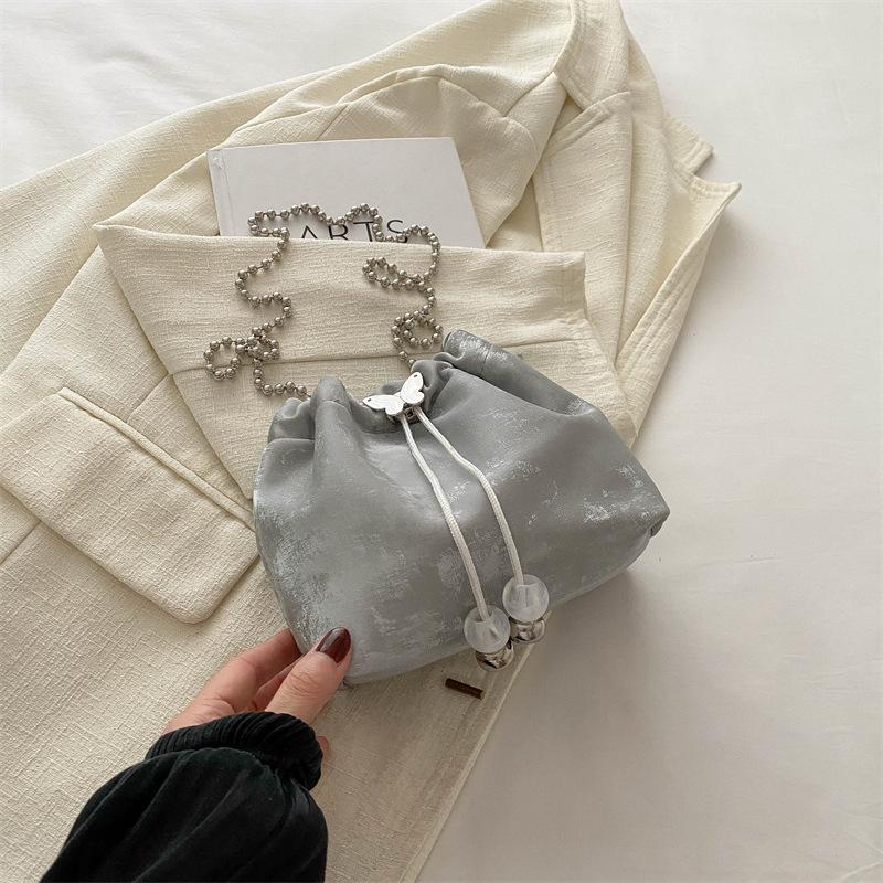 

Gentle and fashionable texture soft leather high-value chain small bag women s 2025 spring and summer new versatile ins bucket bag серебряный