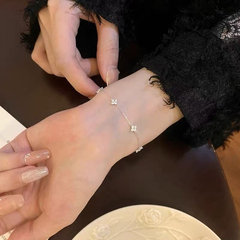 Female Light Luxury Niche Starry Clover Bracelet