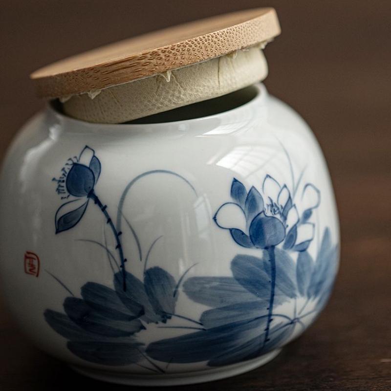 Chinese Style Under Glaze Color Hand-painted Blue and White Tea Jar Small Sealed Jar Tea Food Storage Decoration