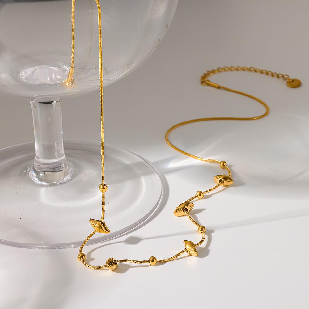European and American Ocean Wind Stainless Steel Collarbone Chain Plated 18K Gold Conch Pendant Necklace Jewelry Niche Design Women