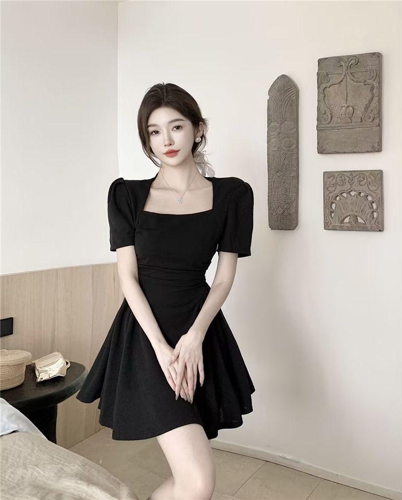 

Летнее платье большого размера с квадратным вырезом - Приталенное с завязкой на талии, Короткие рукава реглан, Стильное и элегантное. M Premium чёрный