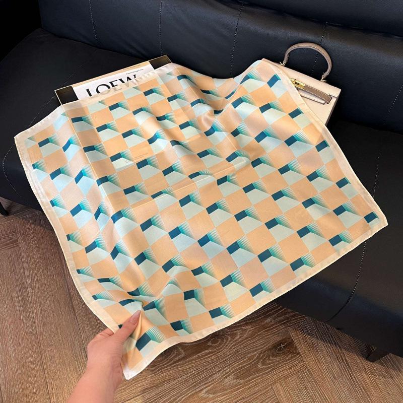 New 71 * 71cm Korean version small square scarf women's silk scarf spring and summer thin sunscreen scarf neck protection tied bag headband scarf