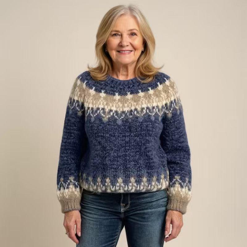 Beiger Rollkragenpullover mit Streifen und buntem Muster