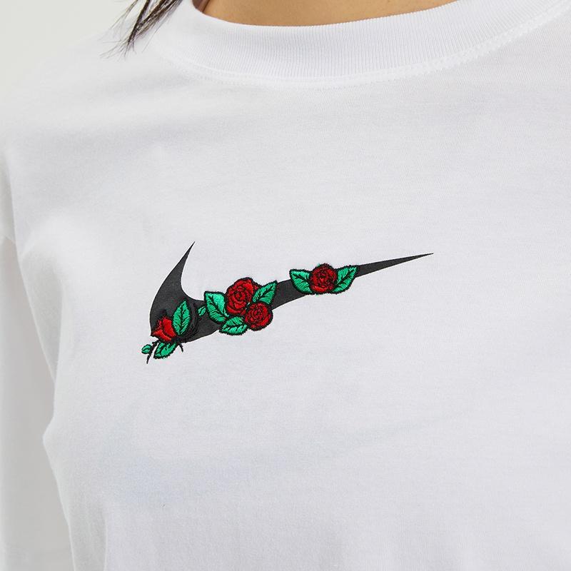 Nike T-Shirts Damen Weiß Rundhals Mittlere Normale Passform DN5887-100