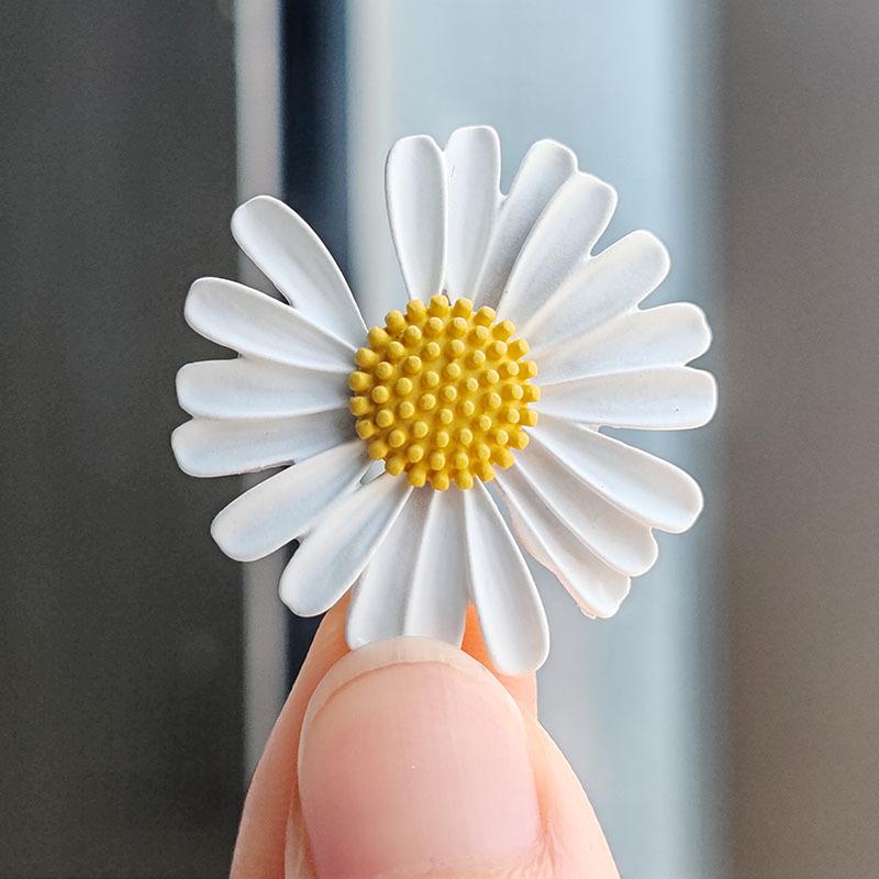 

2023 Japanese Alloy Daisy Women s Colorful Cute Fresh Brooch